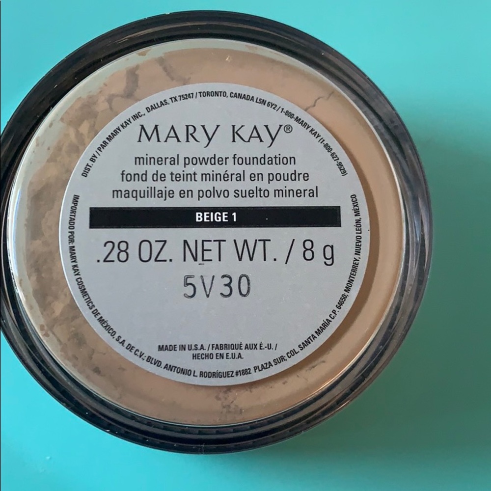 Mary Kay mineral powder foundation in beige 1